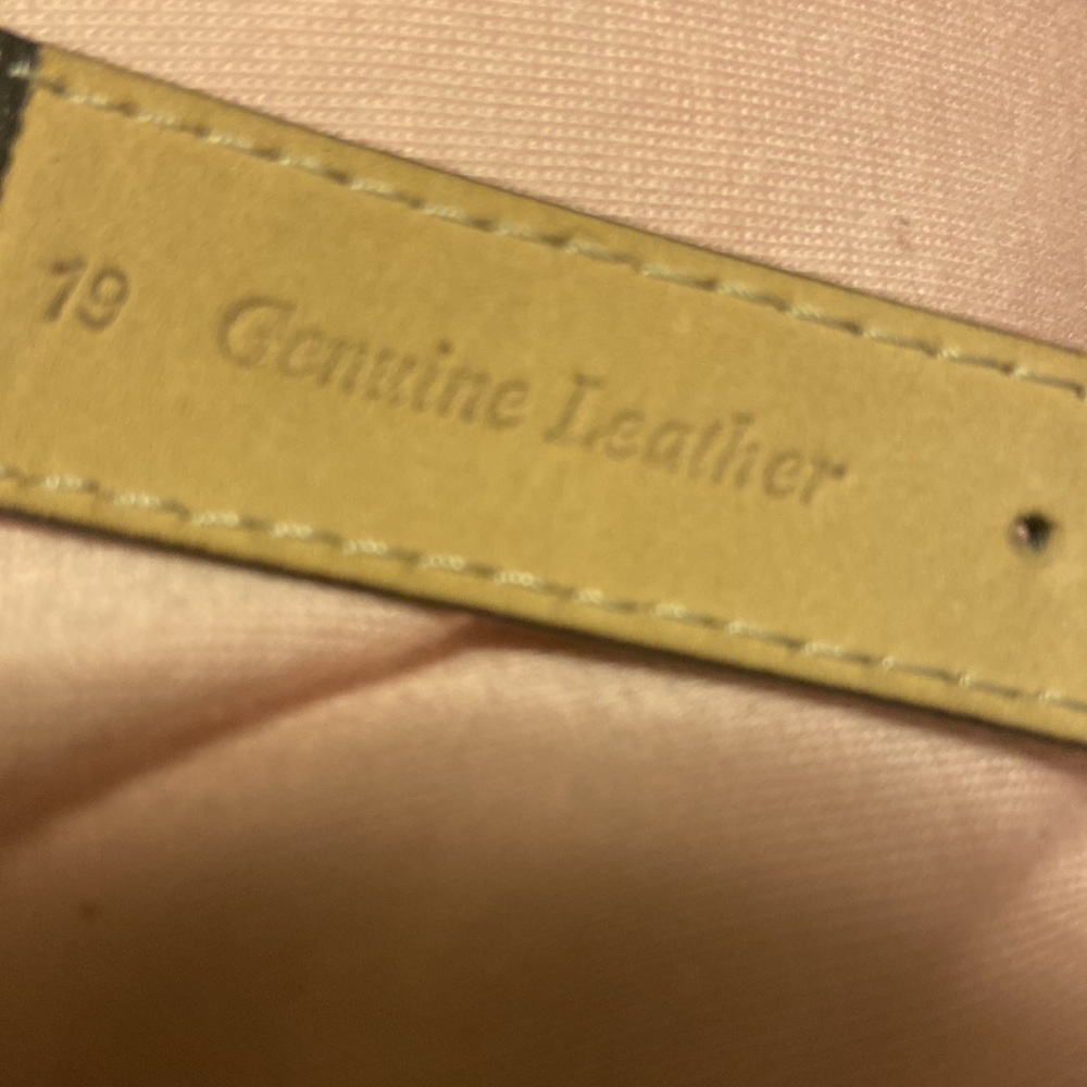 Gucci Leather Watch - Picture 5 of 7